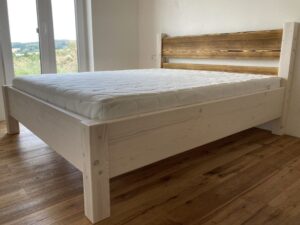 Dvoulůžková postel bez úložného prostoru